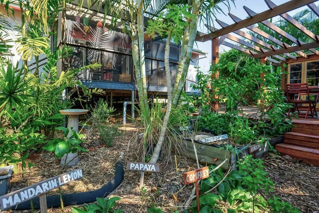 Enchanted Garden Cottage With Bikes And Air Con Russell Island