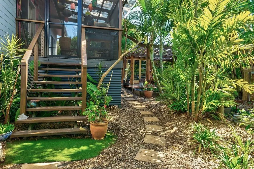 Enchanted Garden Cottage With Bikes And Air Con Russell Island