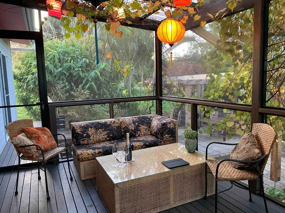 Holiday home Enchanted Garden Cottage With Bikes And Air Con Russell Island
